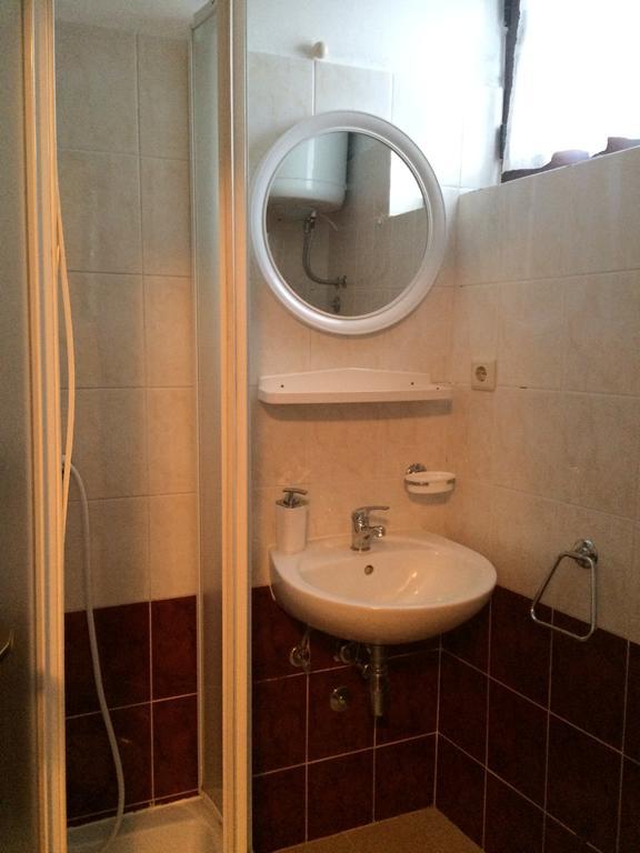 Apartments Nina オミサリ エクステリア 写真