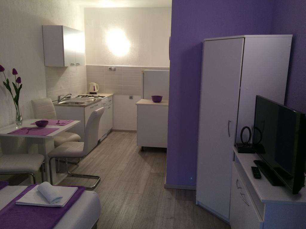 Apartments Nina オミサリ エクステリア 写真