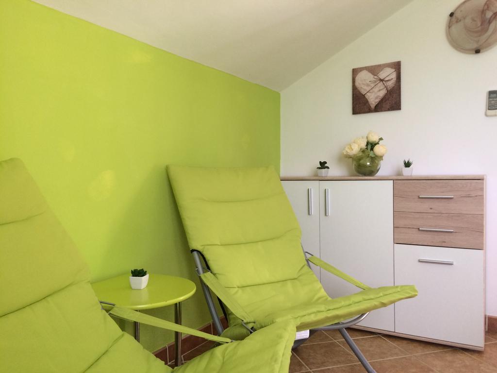 Apartments Nina オミサリ エクステリア 写真